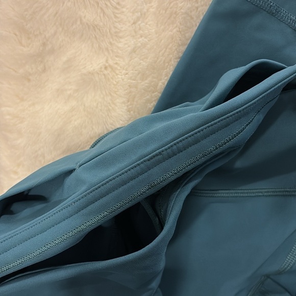 Lululemon Athletica crop leggings women’s size 6 in teal blue colour - like new - Picture 13 of 15